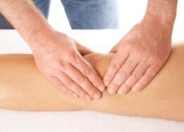Massage fir Knéi Schmerz